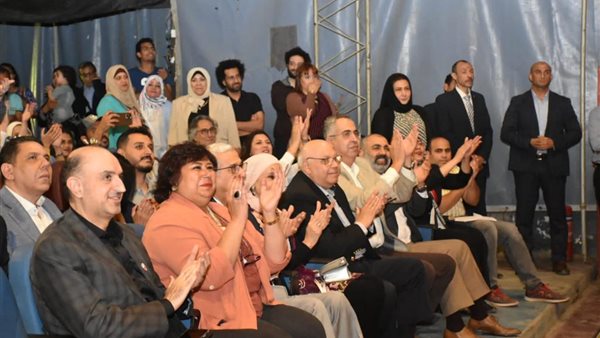 صورة من الوزيرة من