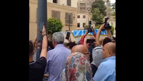 المئات يشيعون جثمان