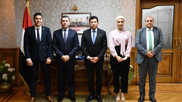 وزير الشباب والرياضة