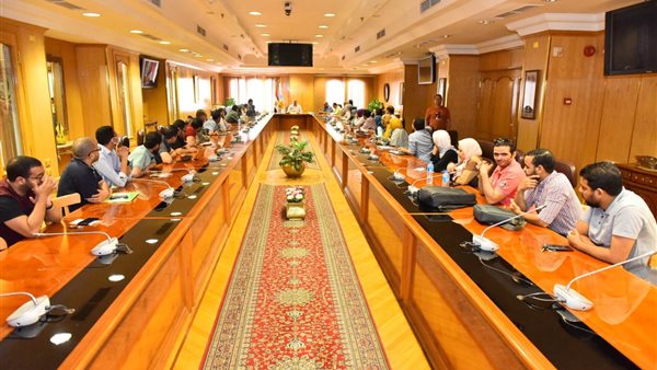 محافظ أسيوط خلال