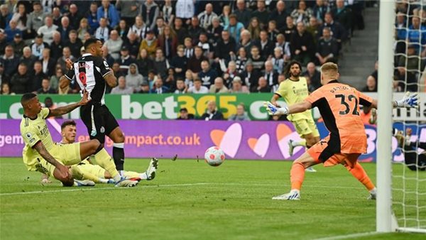 أرسنال ونيوكاسل