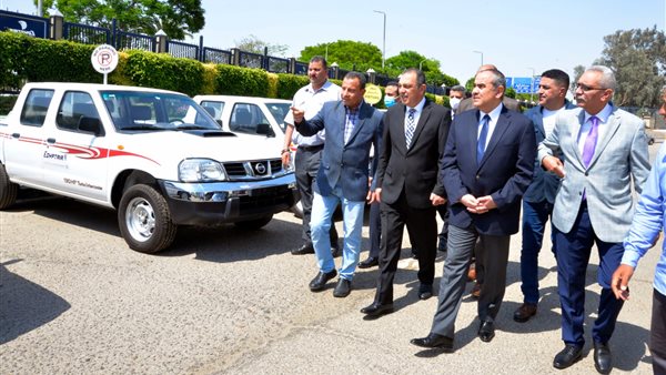 وزير الطيران يتفقد