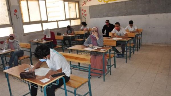 الطلاب فى المدارس