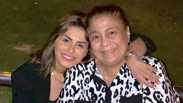 منة فضالي ووالدتها