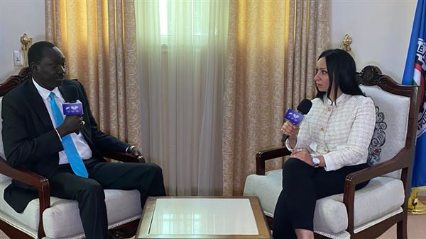 المذيعة سالي عاطف