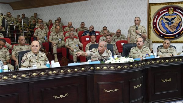 وزير الدفاع يشهد