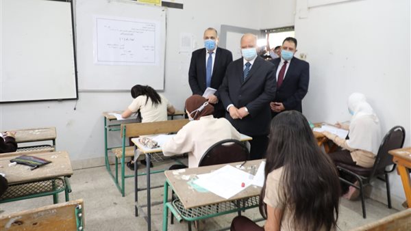 محافظ القاهرة خلال