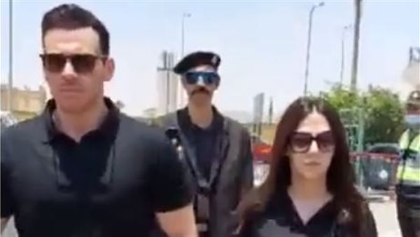 الفنانة دنيا سمير