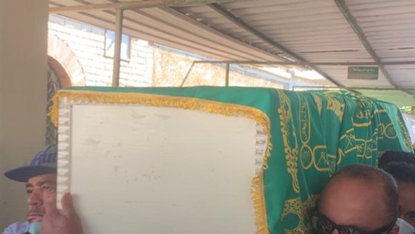 لحظة دفن الجثمان