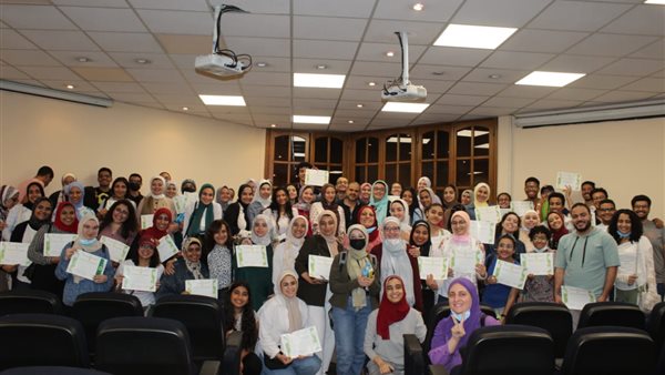 طلاب جامعة عين شمس