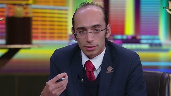 النائب محمد عبد العزيز