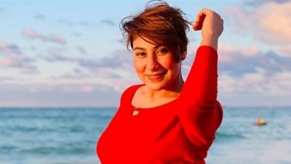 منة عبد العزيز