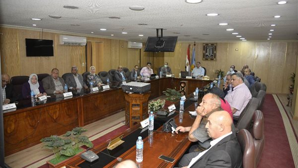 محافظ أسيوط خلال