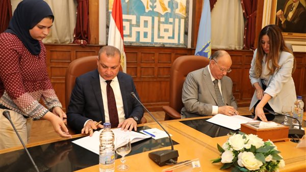 جانب من مراسم التوقيع