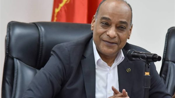 الدكتور أكرم حسن