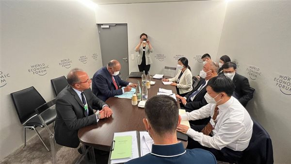 صورة من اللقاء