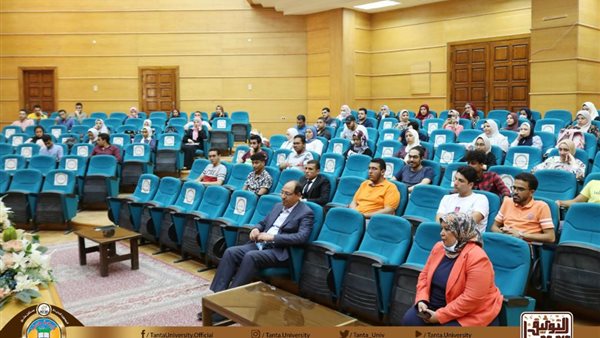 جانب من الندوة