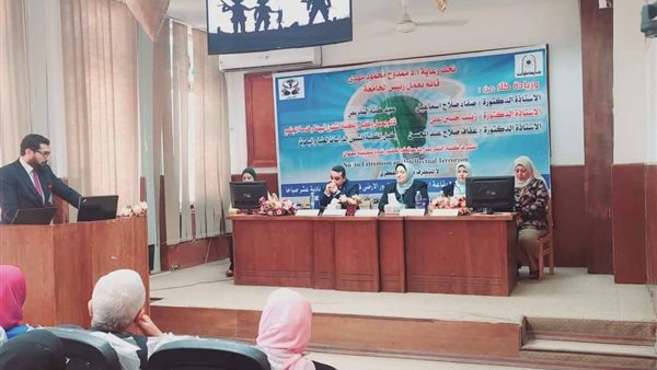 جانب من الندوة