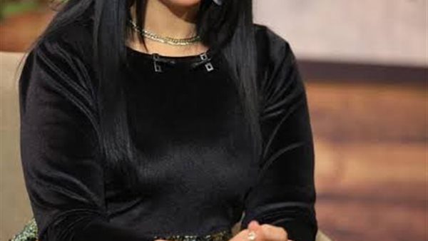  الإعلامية سالي عاطف