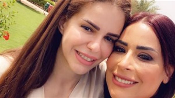 دنيا عبدالعزيز