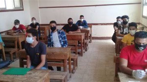 طلاب الدبلومات الفنيه