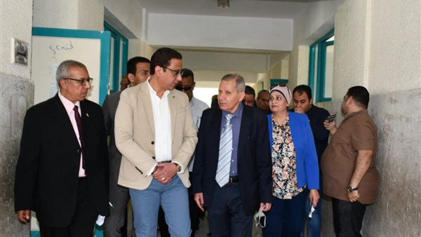 محافظ الفيوم خلال