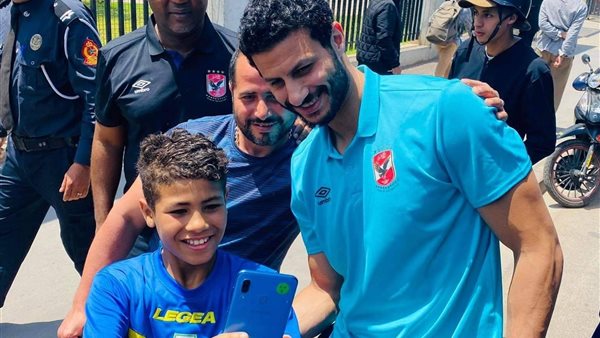 طفل مغربي مع الشناوي