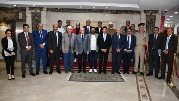 وزير الرياضة وأعضاء