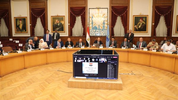 محافظ القاهرة خلال