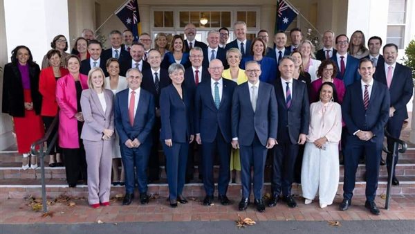 وزيرة الهجرة تهنئ