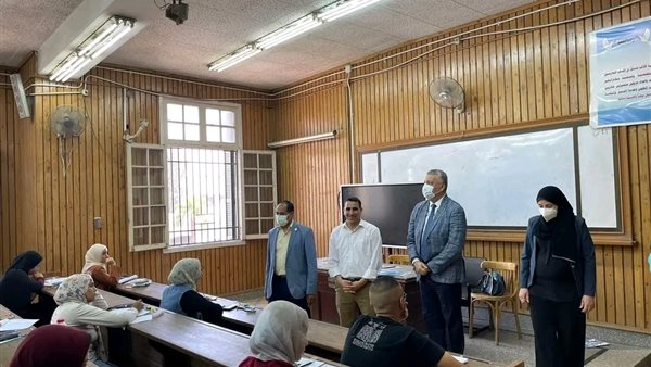 عميد آداب القاهرة