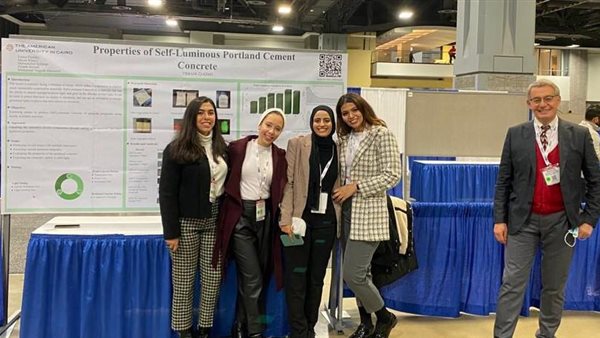 طلاب الجامعة الامريكية