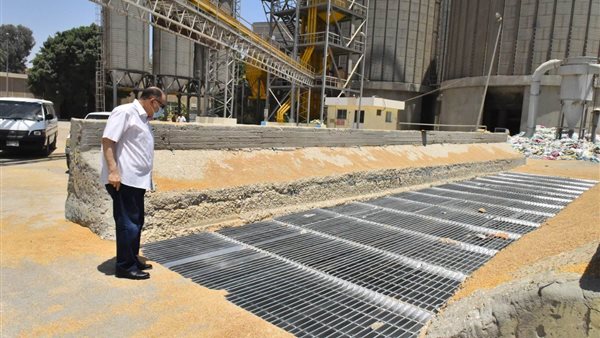 محافظ أسيوط خلال