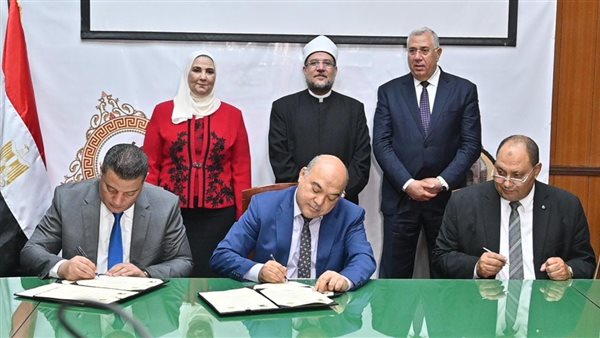 جانب من مراسم التوقيع