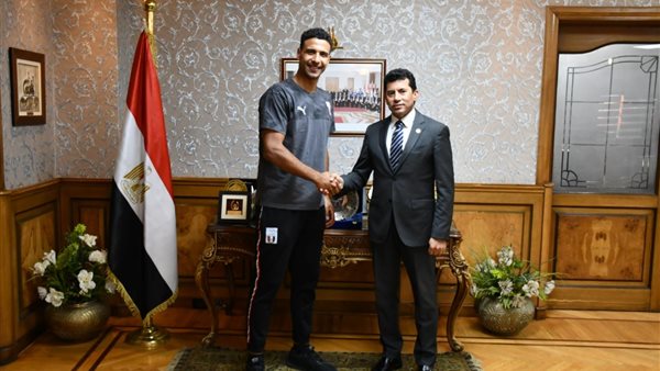 وزير الرياضة وعمر