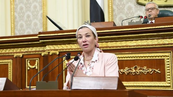 وزيرة البيئة 