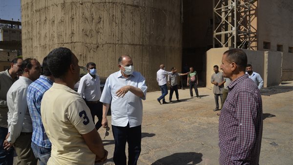 محافظ أسيوط خلال