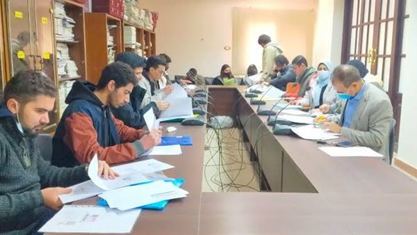 الطلاب العائدين من