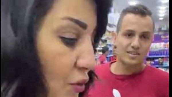 الفنانة وفاء عامر