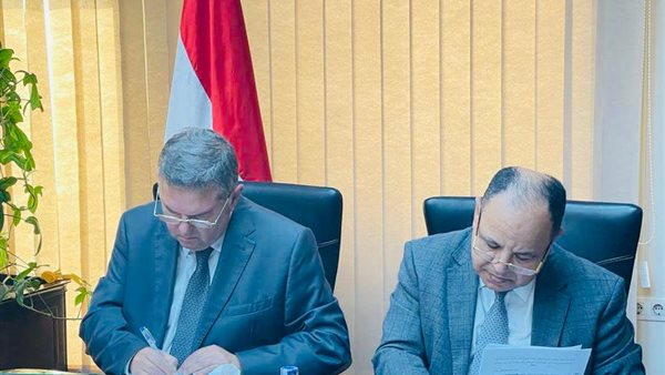 جانب من مراسم التوقيع