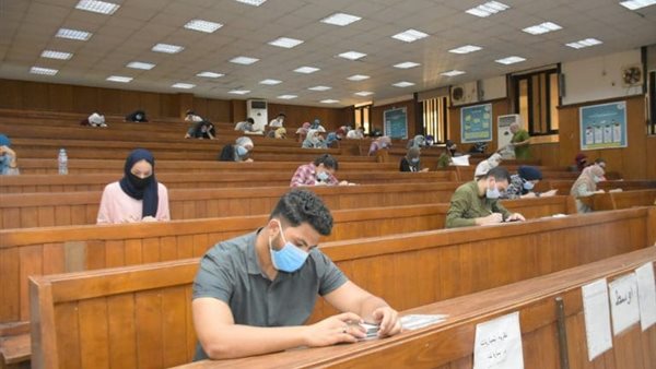 طلاب الجامعات