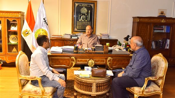 محافظ أسيوط خلال