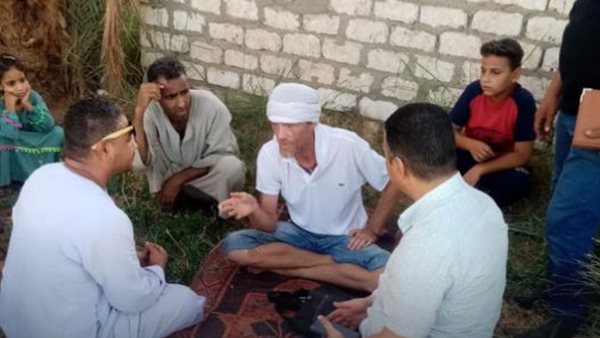 السائح وسط أهالى