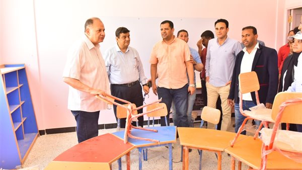 محافظ أسيوط خلال