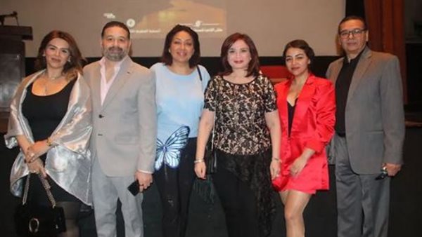 إلهام شاهين وشقيقها