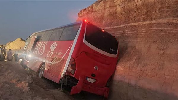  اصطدام أتوبيس  بالجبال