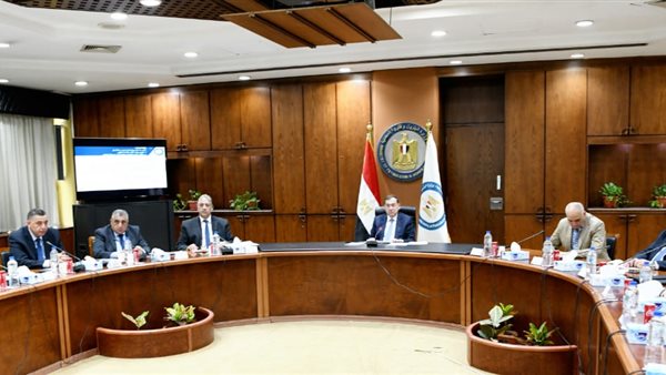 وزير البترول خلال