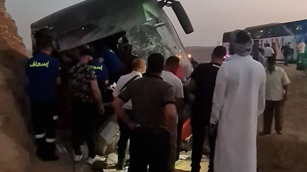 اصطدام أتوبيس بجبل