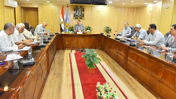 محافظ أسيوط خلال