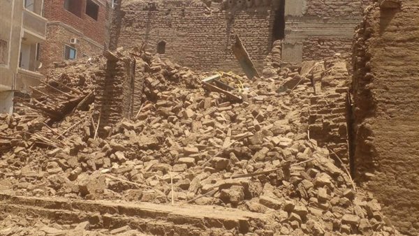 انهيار منزل قديم